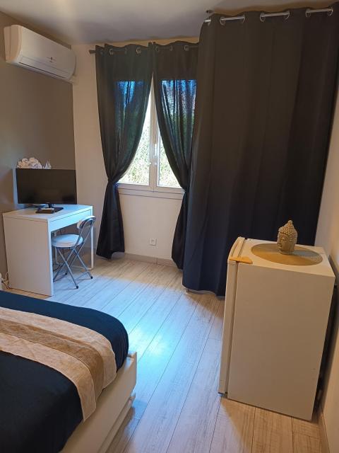 chambre climatisée à louer chez l'habitant