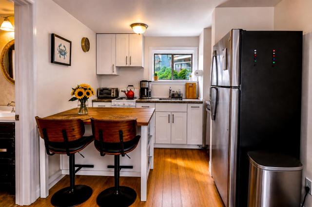 Walk to Beach + Town - Patio, Deck, Parking, AC