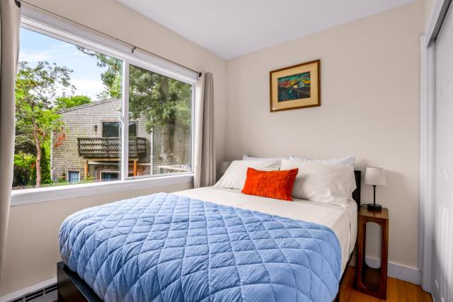 Walk to Beach + Town - Patio, Deck, Parking, AC