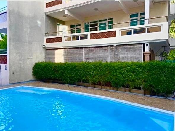 Deerland View Escape with Pool, 2BedRoom Apartment