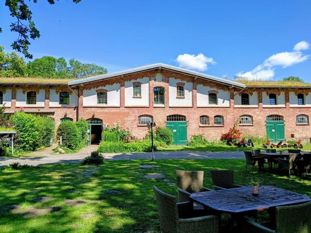 Ferien am Schloss - Wohnung 4 "der Hund", Ferienwohnung am Badesee