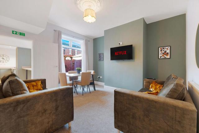 Spacious 4BR House Sleeps 8 by Stay With Us