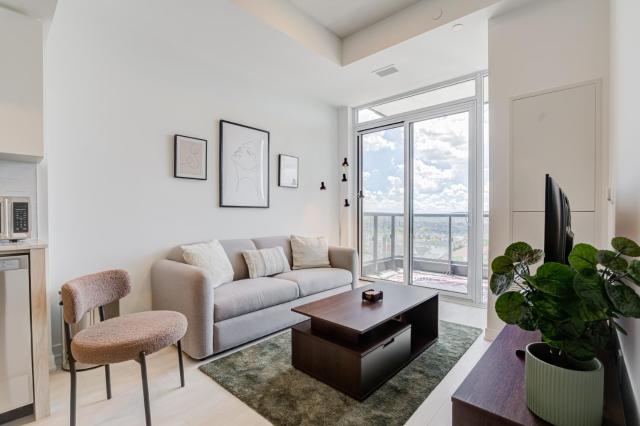 Escarpment Views - Luxury 1BR Condo - Resort-Style Amenities in North Burlington