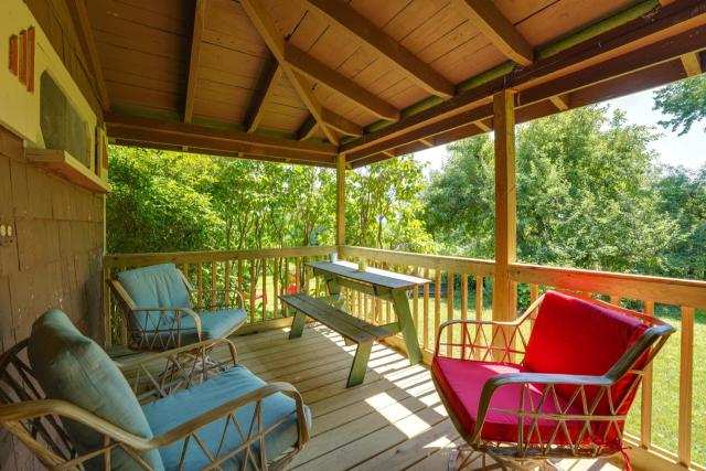 3 Mi to Hiking & Beaches: Rustic Maine Cabin