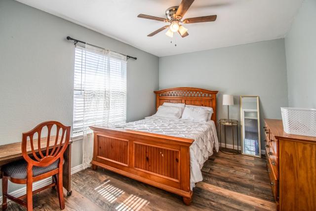 Deevine Homes - Private Bedrooms with Shared Bathroom