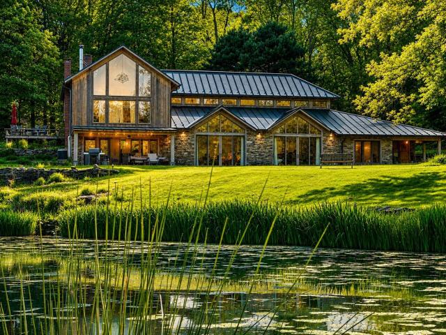 Stunning Modern Farmhouse Retreat