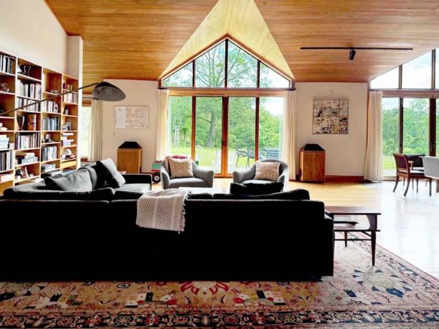 Stunning Modern Farmhouse Retreat