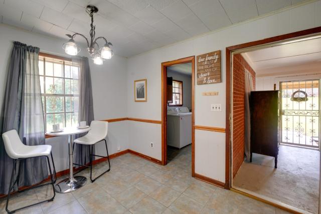 9 Mi to Water Park: Silver Creek Gem w/ Fireplace!