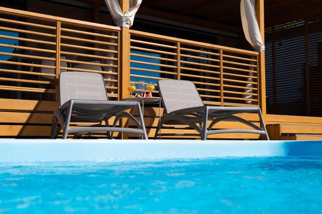 Camping Nevia - Mobile Homes with Heated Private Pool