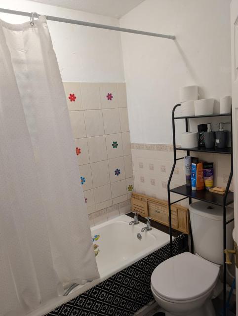 Three bedroom house free drive way and 4 beds in Scunthorpe