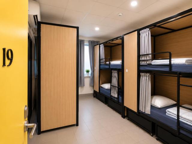 Perth City Backpackers Hostel - note - Valid passport required to check in