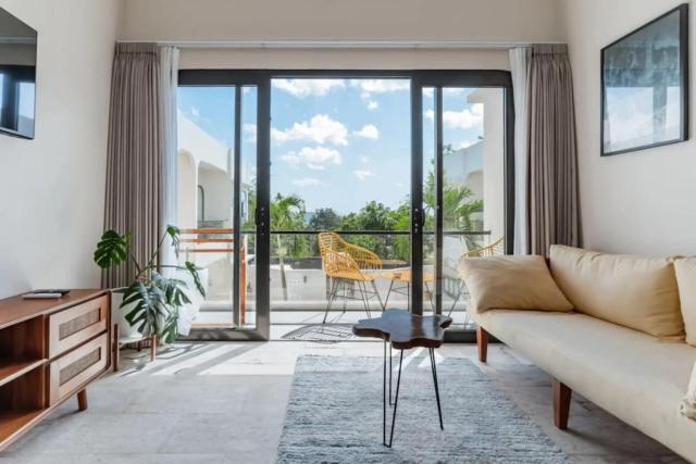 Wooden Charm 1BR Apartment with Pool at Balangan