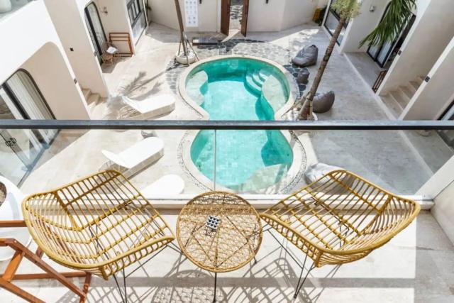 Wooden Charm 1BR Apartment with Pool at Balangan