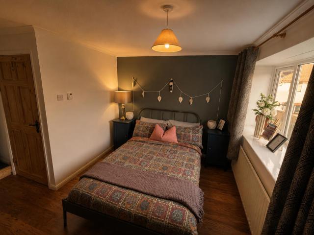 Family Friendly Coach House - Parking - Sleeps 4