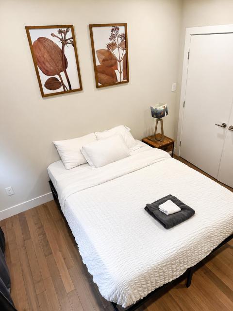 Spacious 2BR for 8 4 Beds WD Near Downtown