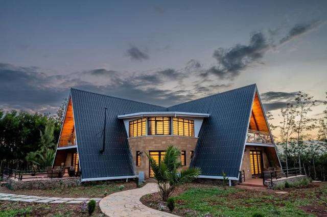 Luxury 4-Bedroom A-Frame Cabin - Nanyuki