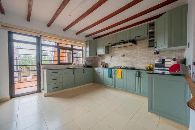 Luxury 4-Bedroom A-Frame Cabin - Nanyuki