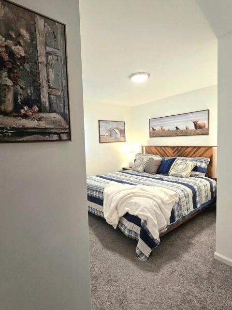 3 BR Walnut Creek Concerts, Fenced Yard, King bed, Downtown