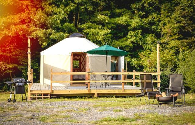 Roan Mountain Glamping Yurt, Ideal to Hike the Appalachian Trail