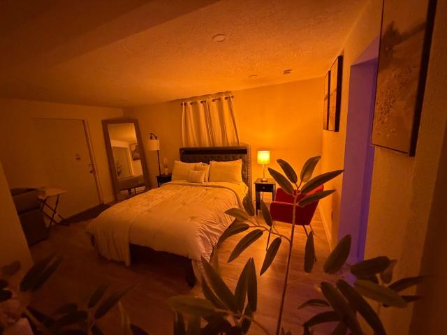 Private Room with Private Entrance North Miami