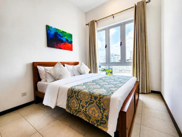 Peaceful Retreat with Rooftop Pool in the Heart of Colombo 07