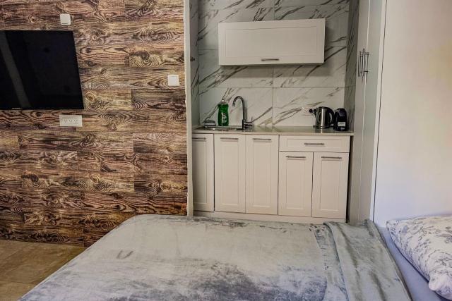 Studio with Terrace & Free Parking