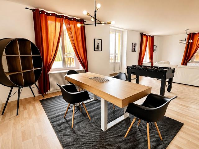 vaste appartement rénové avec terrasse