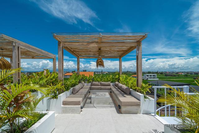 Savani - 3BR Chic Villa in Cemagi, Pool & Rooftop