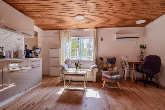 Bright 2 Bedroom, Private Garden
