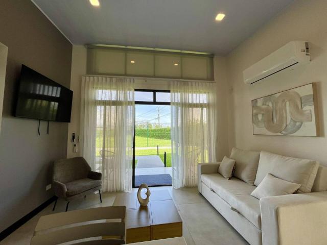 15 mins to downtown Private Condo w/ shared pool