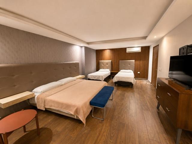 Hotel 202