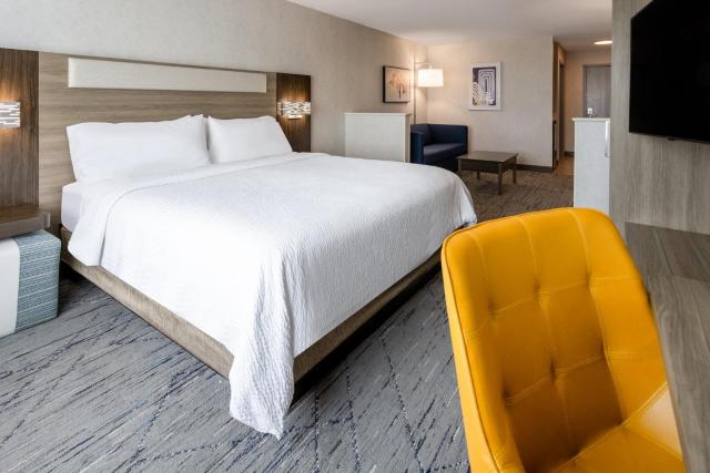 Holiday Inn Express & Suites Dewitt - Syracuse by IHG