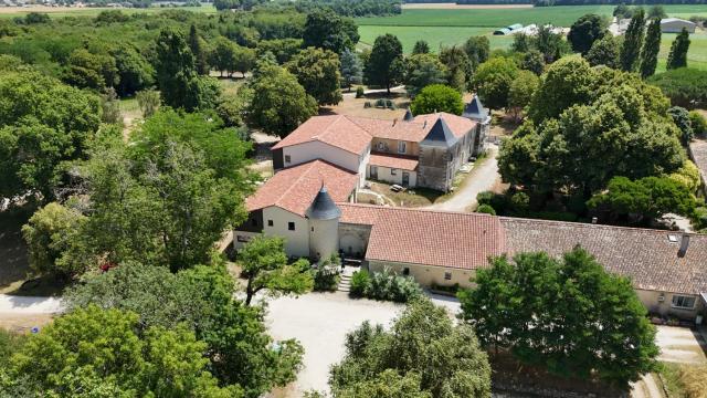 Logis Insolites et Restaurant Domaine du Seudre
