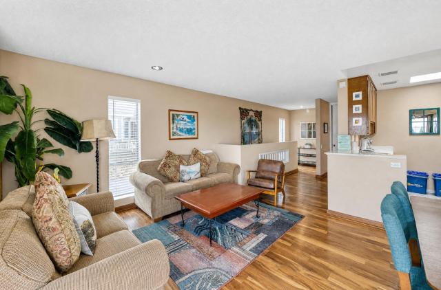 211W 211 Whittley