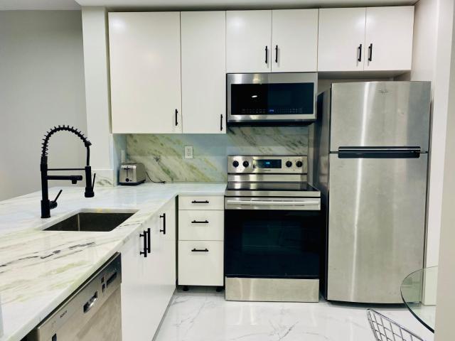 Stylish 1BR 2BA Condo 1Block to Aventura Mall