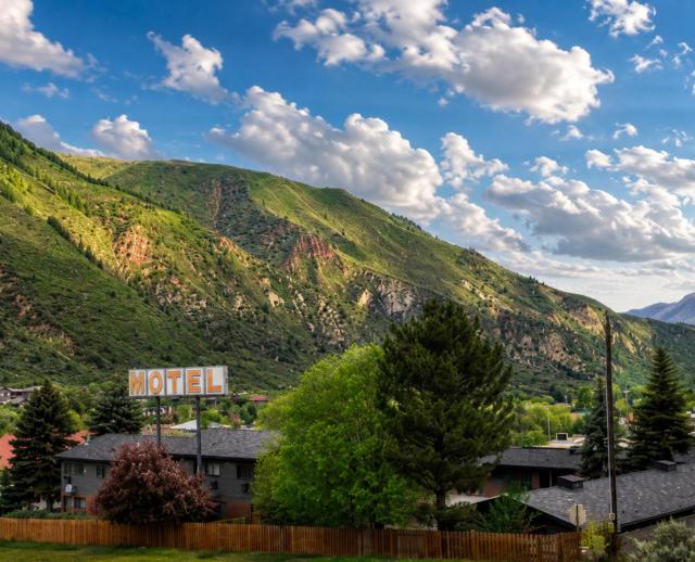 Frontier Lodge