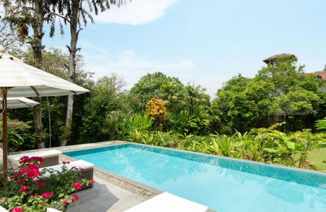 Luxury Pool Villa with Lush Gardens - Staffed
