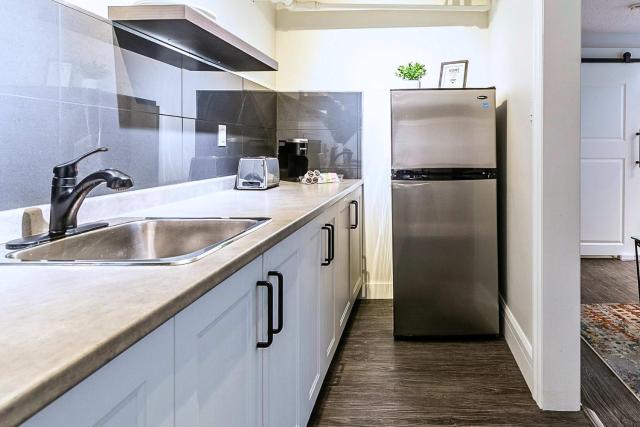 Basement Suite near Corktown Pub & GO Station