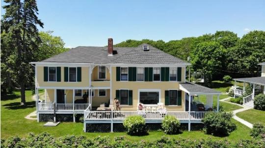 Oceanfront Maine Colonial Cottage