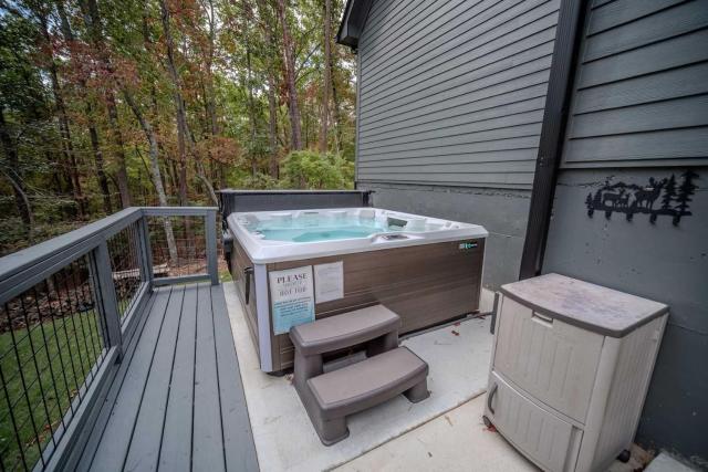 Waleska Home Hot Tub Game Room Screen Porch