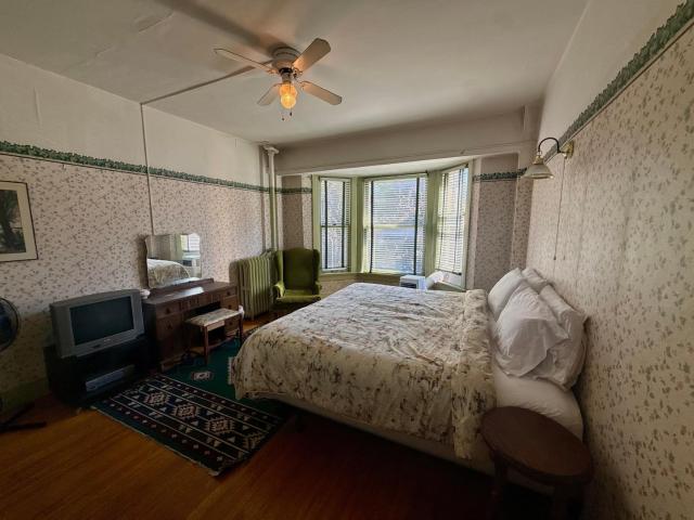 Arundel Mansions Hotel