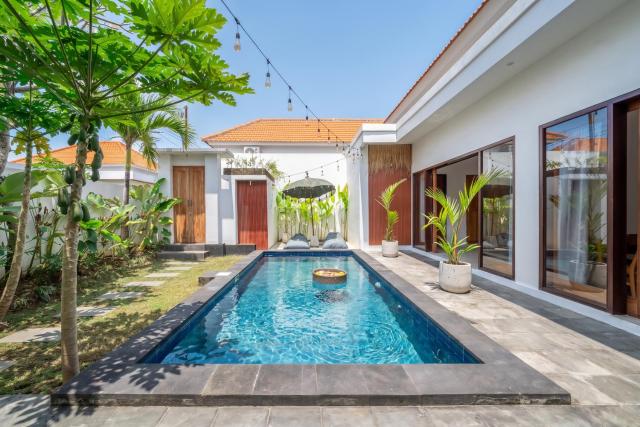Sona Villa - Secluded Stay with Private Pool close to Beach