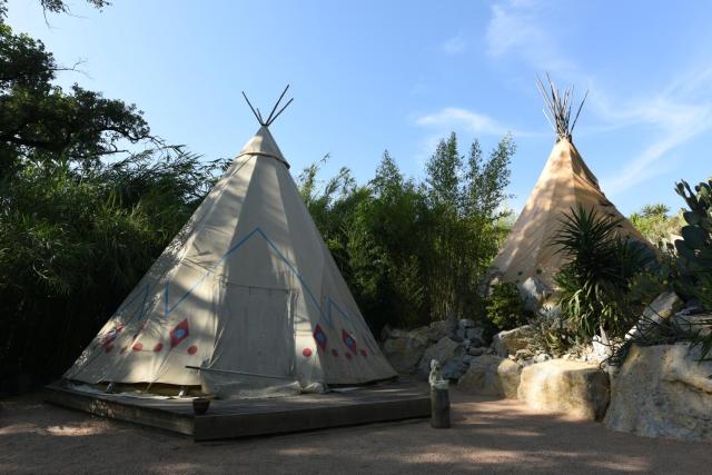 Logement insolite glamping tipi et lodge Var Grimaud