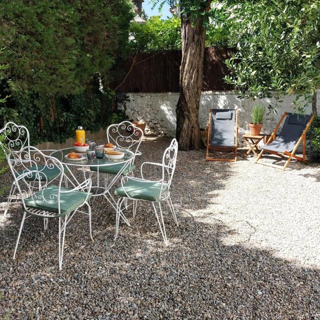 B&B with private sitting room and own garden