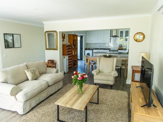 Bella Casa Luxury 2-Bedroom Apartment