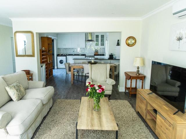 Bella Casa Luxury 2-Bedroom Apartment