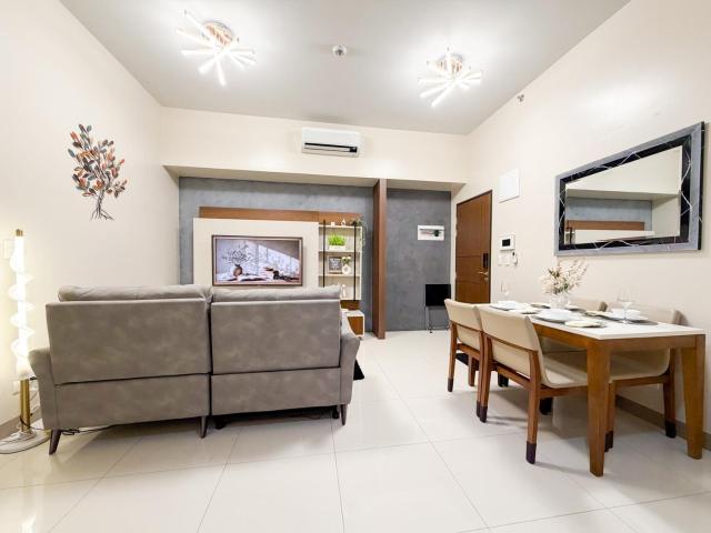 Luxe Condo in the Heart of Uptown BGC #oursw20g