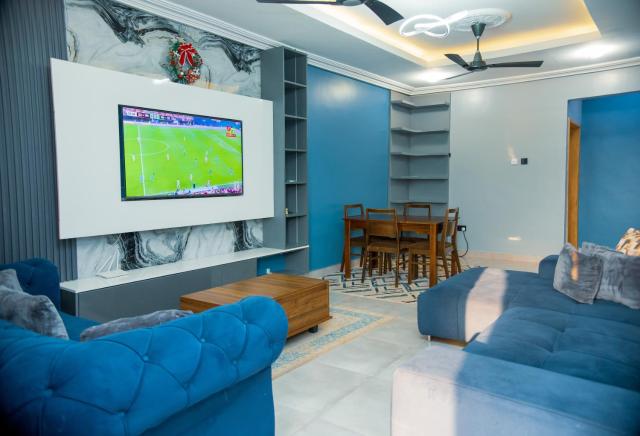 Modern 2BR Apartment WiFi Netflix Generator