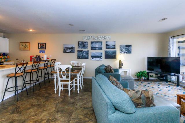 Pool Days & Water Fun Await: Lake Ozark Escape!