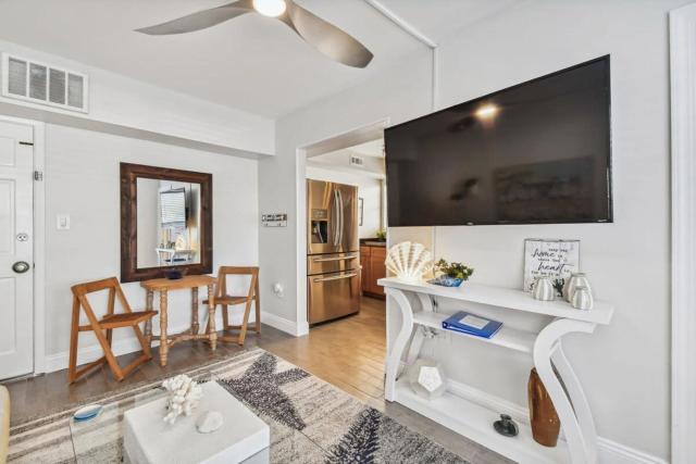 2Bedroom Indian Rocks Beach Condo-Steps to Sand